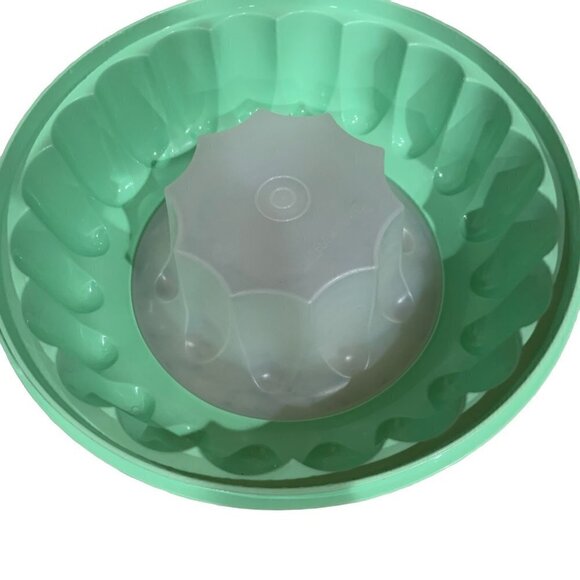Vintage 1970s Mint Green Tupperware Mold - Picture 6 of 6